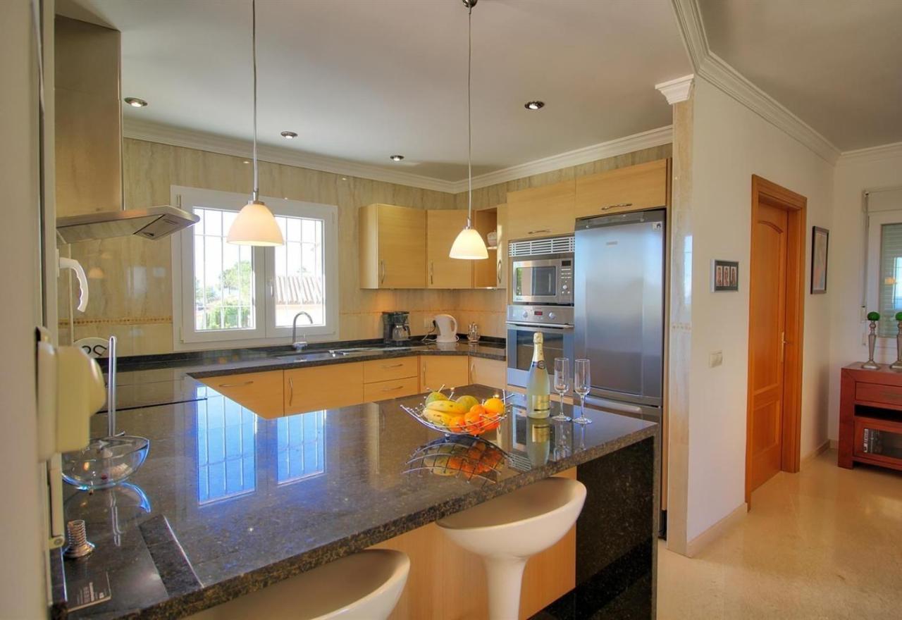 מיחאס Luxurius Villa With Private Pool מראה חיצוני תמונה